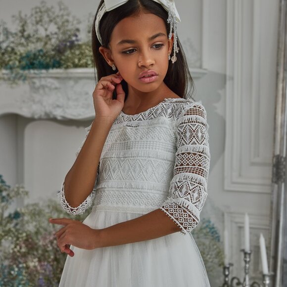 Tulle communion dress with matte macramé lace - Picture 6 of 6